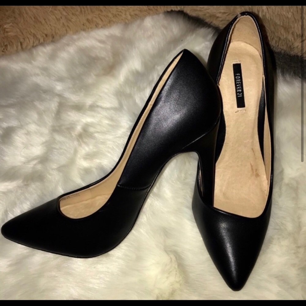Black Heeled Pumps